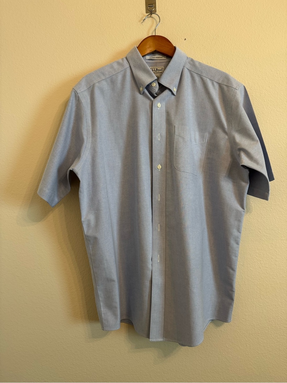 L.L.Bean Wrinkle Resistant Mens Pocket Cotton Short Sleeve Button Down Shirt
